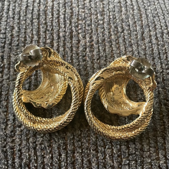 Gold earnings - Picture 2 of 4